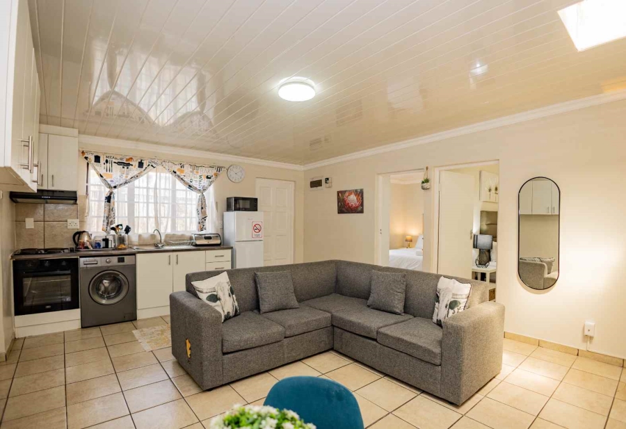 To Let 2 Bedroom Property for Rent in Oakdale Western Cape